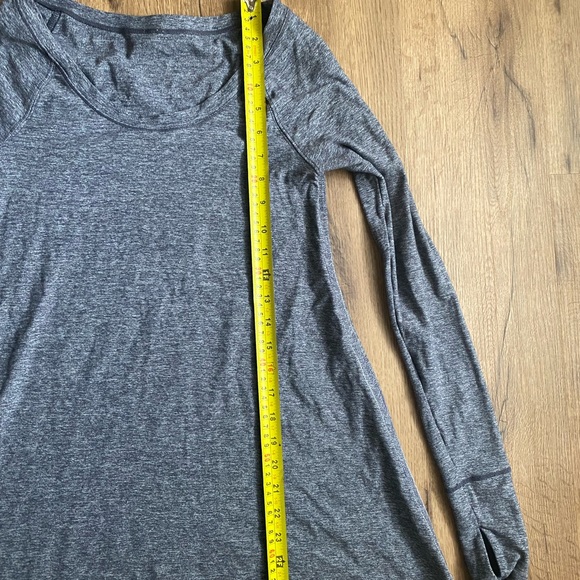 LULULEMON THUMB HOLES LONG SLEEVE SHIRT WOMENS - Picture 4 of 6